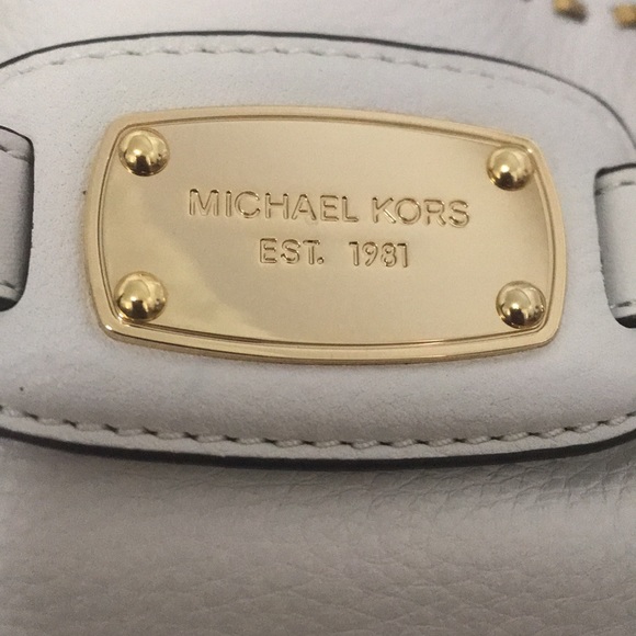 Michael Kors Hamilton purse with gold whip stitch. ⭐️⭐️polish stud logo⭐️⭐️ - Picture 4 of 8